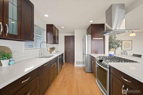 9818 63rd Avenue S Seattle WA 98118
