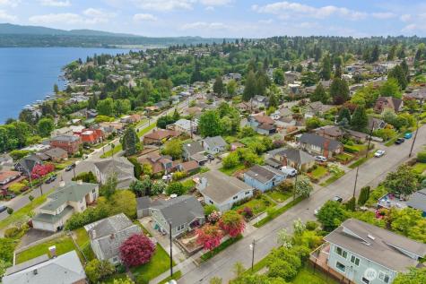 9818 63rd Avenue S Seattle WA 98118