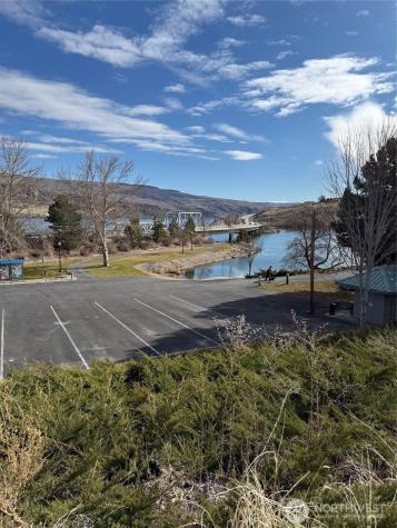 505 Beach Street Pateros WA 98846