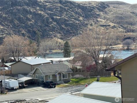 505 Beach Street Pateros WA 98846