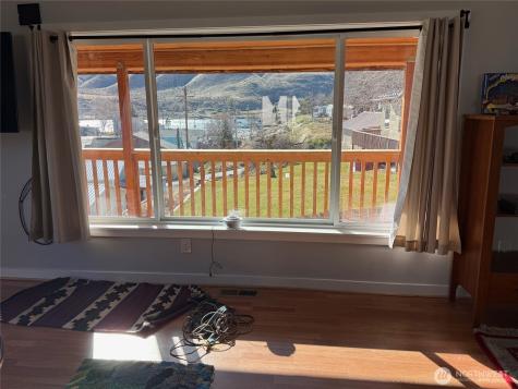 505 Beach Street Pateros WA 98846