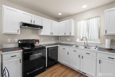 648 Rivenhurst Street Bremerton WA 98310