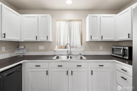 648 Rivenhurst Street Bremerton WA 98310