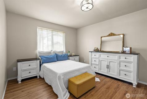 648 Rivenhurst Street Bremerton WA 98310