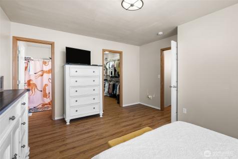 648 Rivenhurst Street Bremerton WA 98310