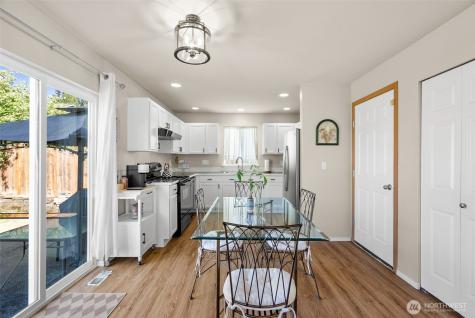 648 Rivenhurst Street Bremerton WA 98310