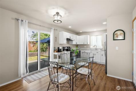 648 Rivenhurst Street Bremerton WA 98310