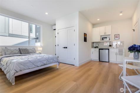 10618 E Riverside Drive Bothell WA 98011