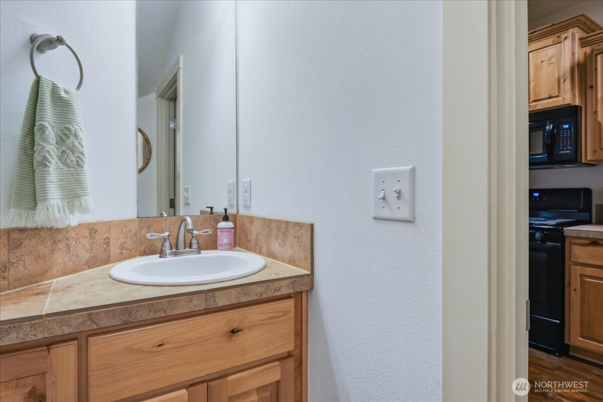 7405 NW 1st Place Vancouver WA 98665