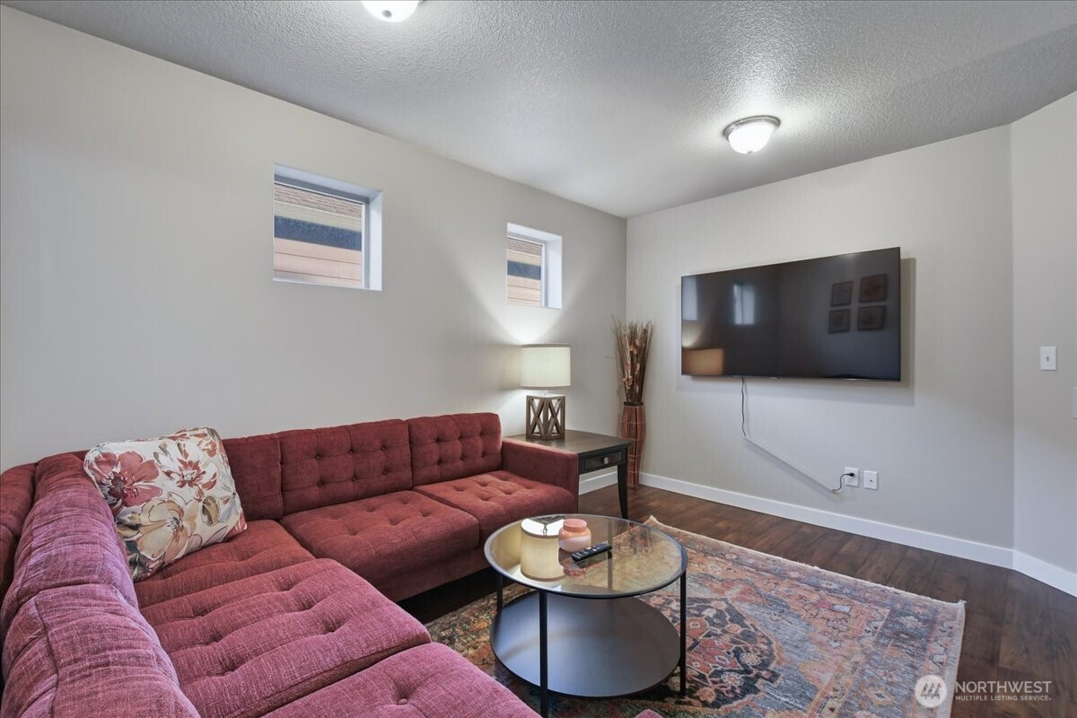 7405 NW 1st Place Vancouver WA 98665