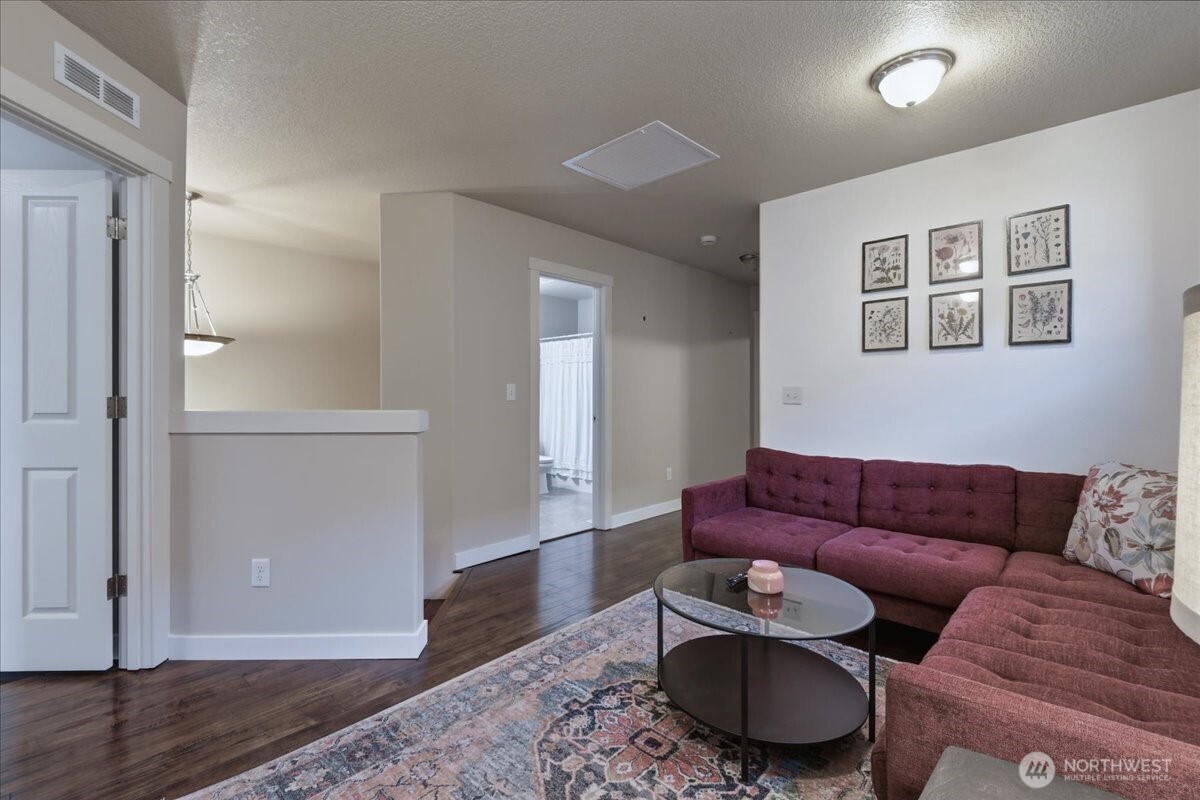 7405 NW 1st Place Vancouver WA 98665
