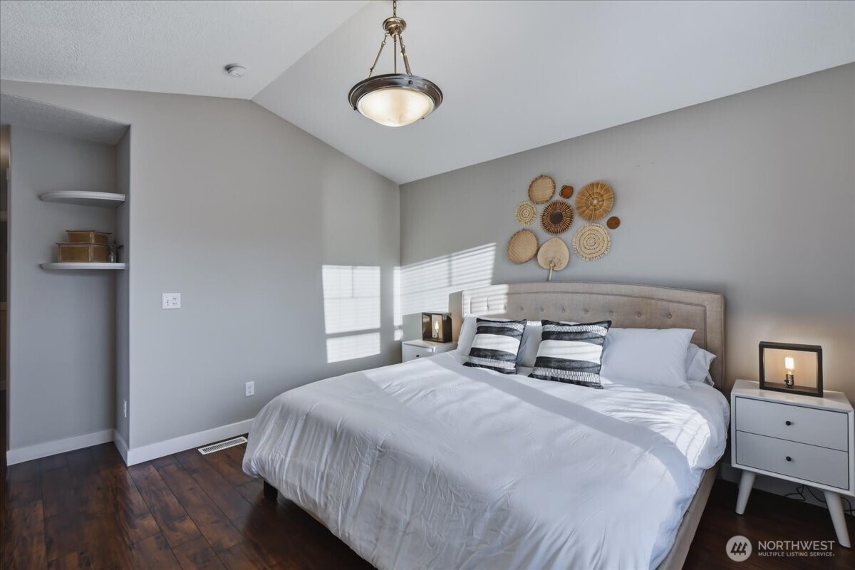 7405 NW 1st Place Vancouver WA 98665
