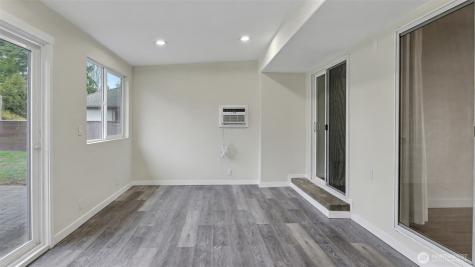 2200 NE 12th Renton WA 98056