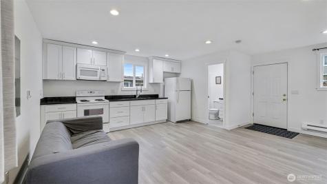 2200 NE 12th Renton WA 98056