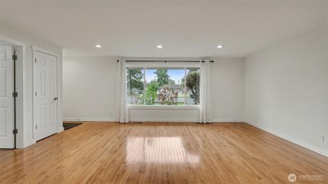 2200 NE 12th Renton WA 98056