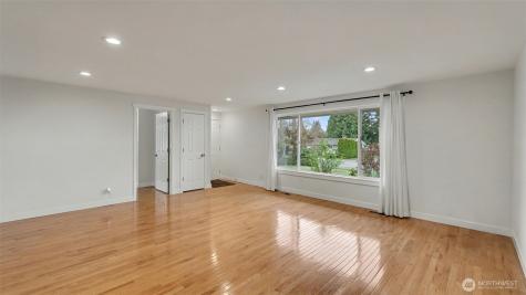 2200 NE 12th Renton WA 98056