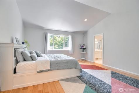 4 148 Place SW Lynnwood WA 98087