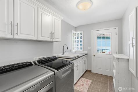 16 Little Cape Horn Road Cathlamet WA 98612