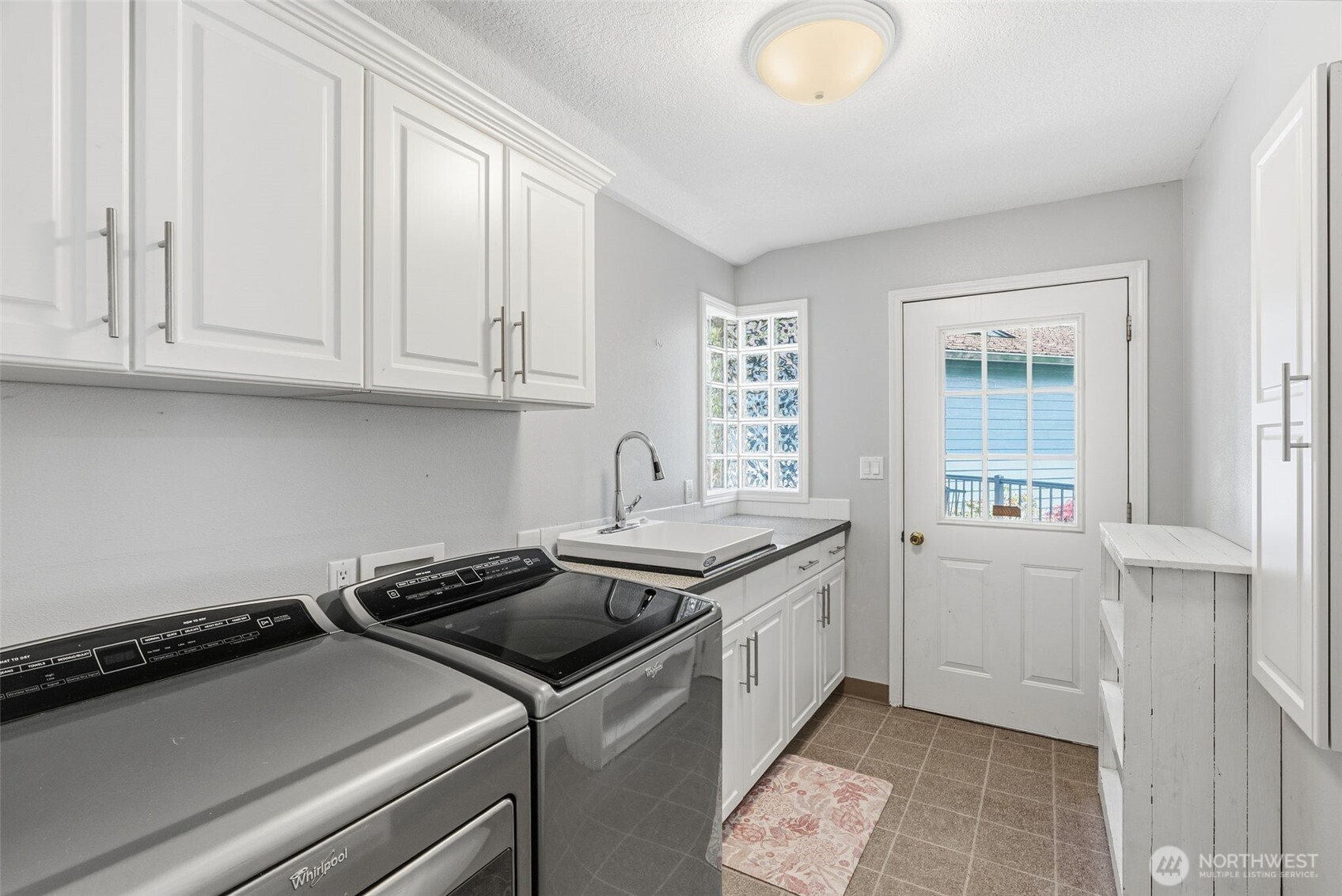 16 Little Cape Horn Road Cathlamet WA 98612