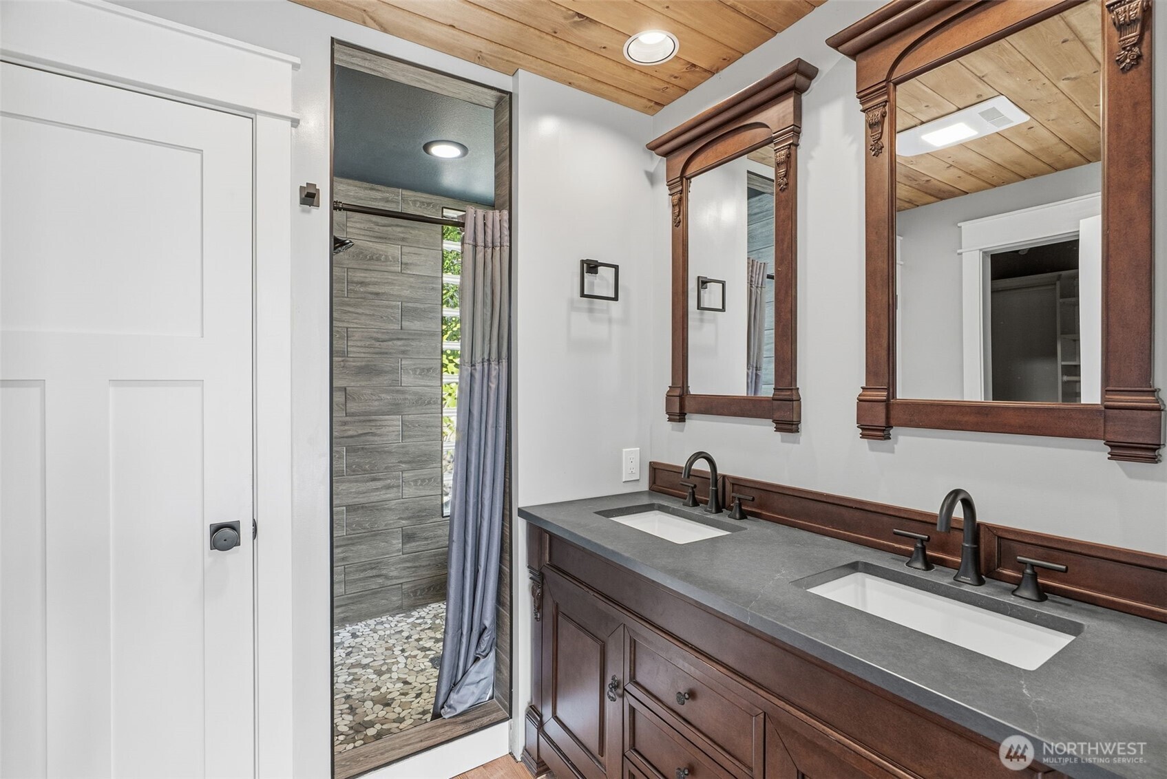 16 Little Cape Horn Road Cathlamet WA 98612