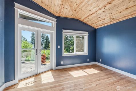 16 Little Cape Horn Road Cathlamet WA 98612