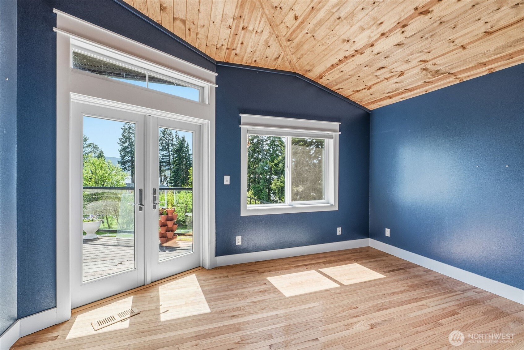 16 Little Cape Horn Road Cathlamet WA 98612