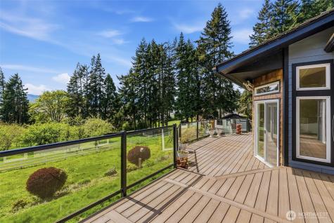 16 Little Cape Horn Road Cathlamet WA 98612