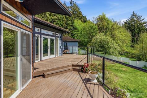16 Little Cape Horn Road Cathlamet WA 98612