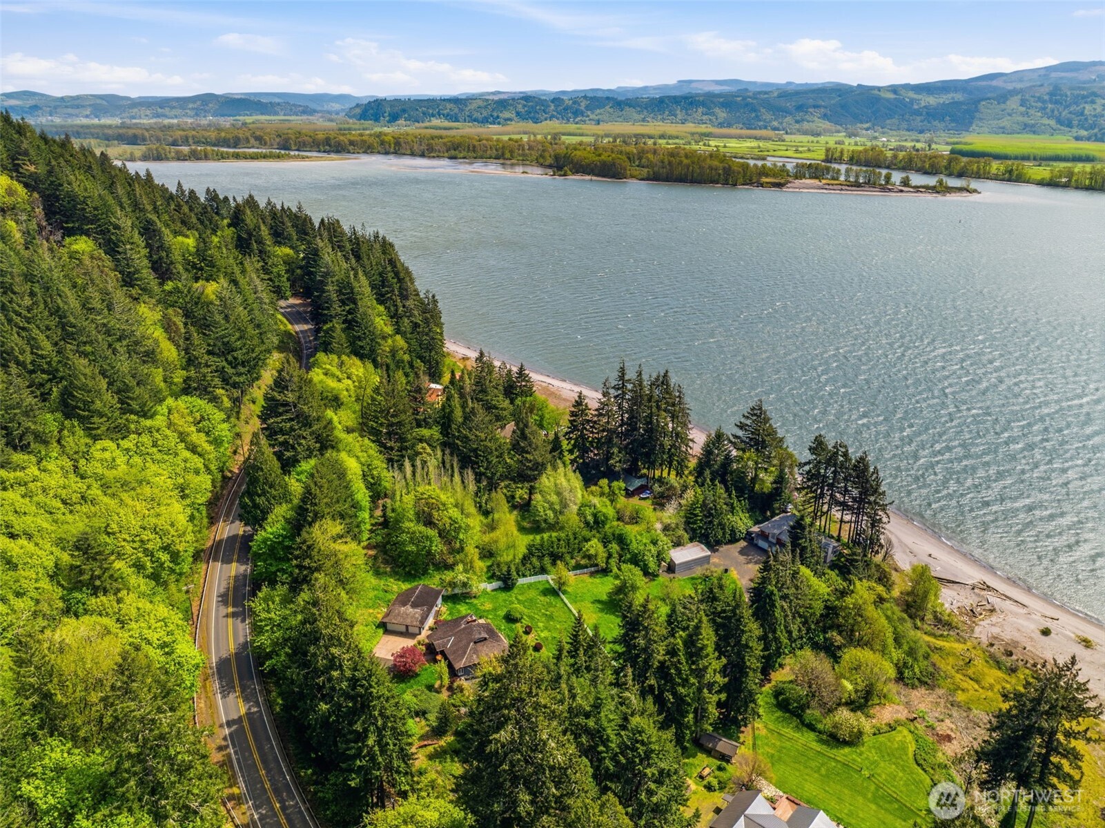 16 Little Cape Horn Road Cathlamet WA 98612