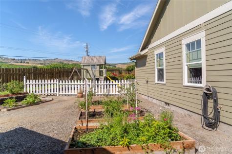 19 Cobb Court Malaga WA 98828
