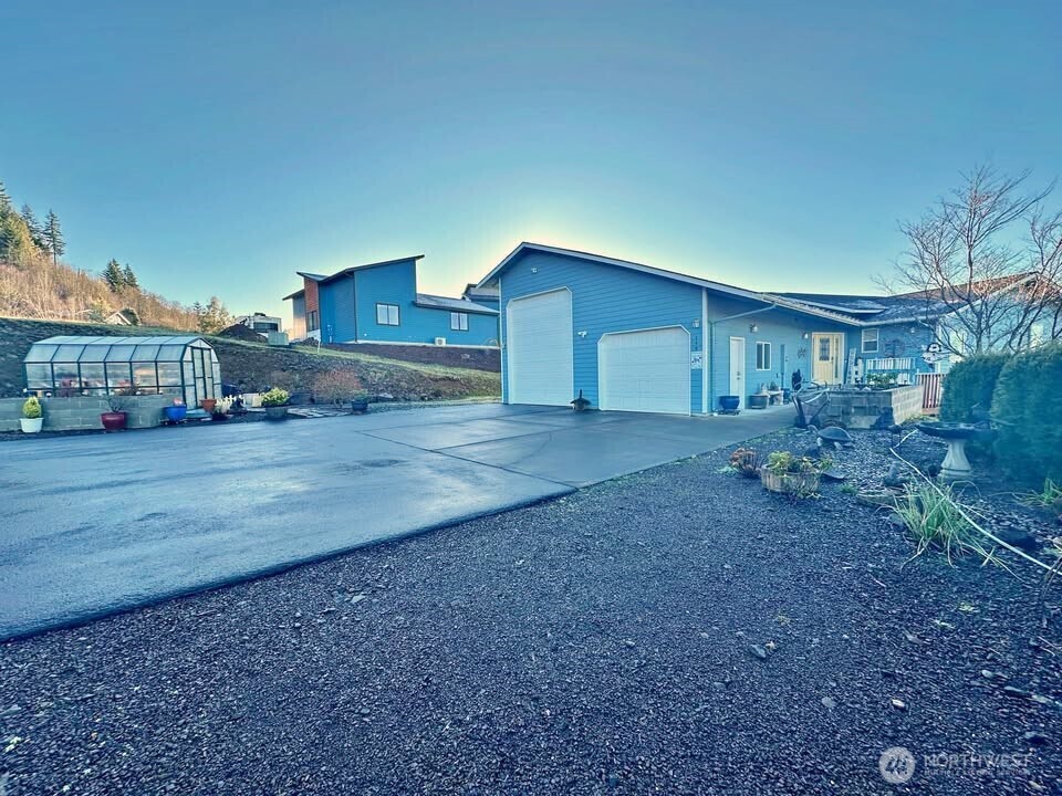 148 Pleasant Hill Drive Silver Creek WA 98585