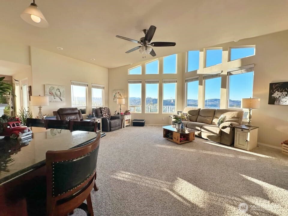 148 Pleasant Hill Drive Silver Creek WA 98585