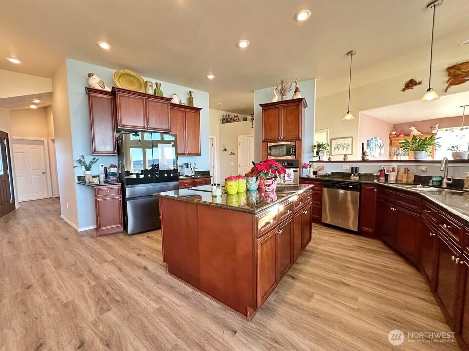 148 Pleasant Hill Drive Silver Creek WA 98585