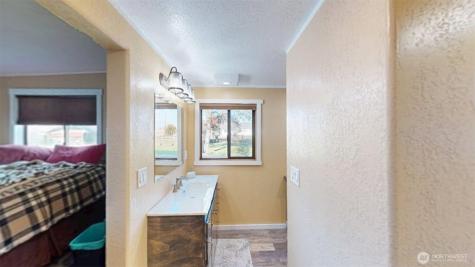 79 Duck Lake Road Omak WA 98841
