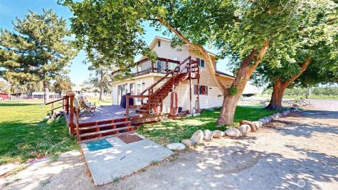 79 Duck Lake Road Omak WA 98841