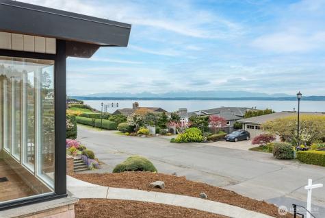 2425 Blue Ridge Seattle WA 98177