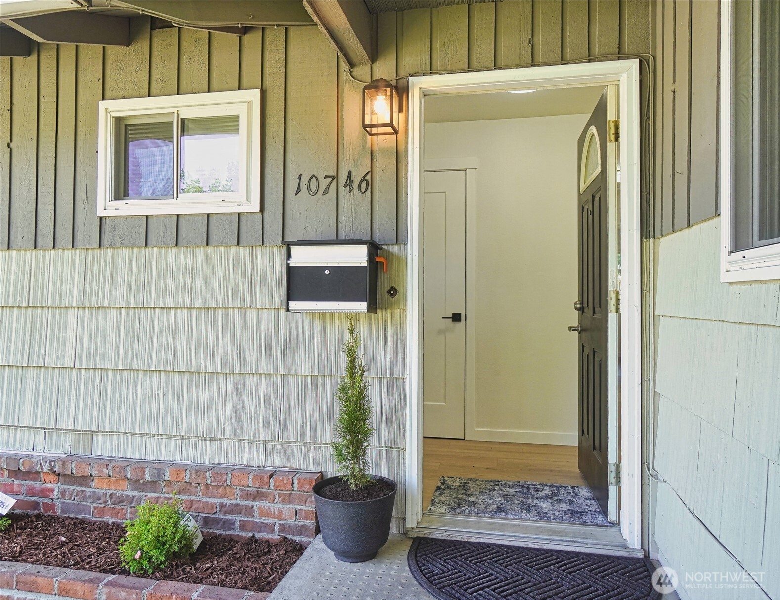 10746 63rd Avenue S Seattle WA 98178