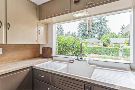 11521 Corliss Avenue N Seattle WA 98133