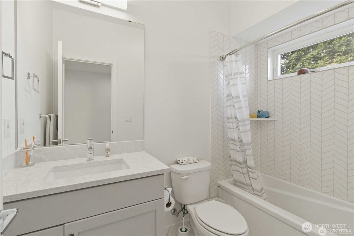 9215 NE 32nd Street Clyde Hill WA 98004