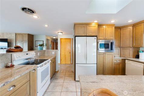 2597 West Beach Road Oak Harbor WA 98277