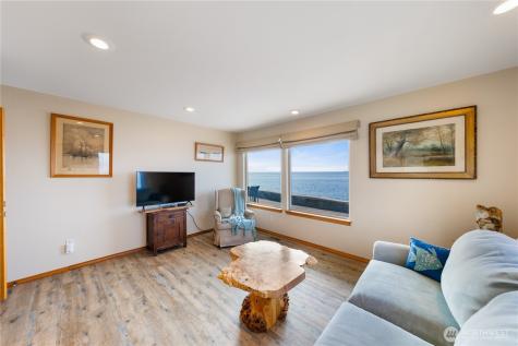 2597 West Beach Road Oak Harbor WA 98277