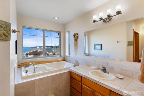 2597 West Beach Road Oak Harbor WA 98277