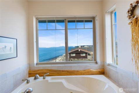 2597 West Beach Road Oak Harbor WA 98277
