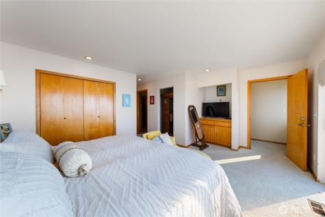 2597 West Beach Road Oak Harbor WA 98277