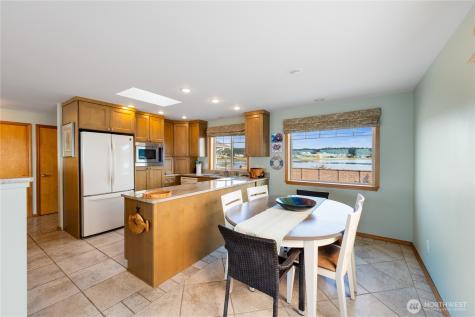 2597 West Beach Road Oak Harbor WA 98277