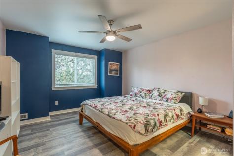 12704 64th Avenue E Puyallup WA 98373