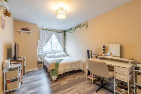 12704 64th Avenue E Puyallup WA 98373