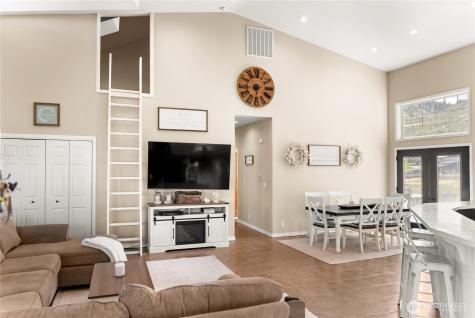31 Rooster Flats Oroville WA 98844