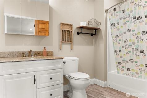 31 Rooster Flats Oroville WA 98844