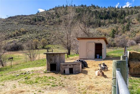 31 Rooster Flats Oroville WA 98844